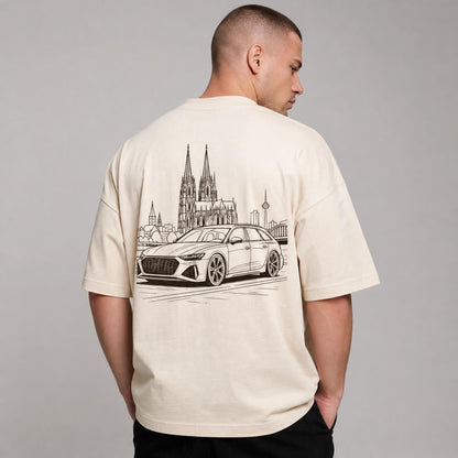 Rücken des beigen Kölner Dom Oversized T-Shirts von CLUTCHO: große Espresso-Line-Art mit Kölner Dom und deutschem Performance-Kombi.